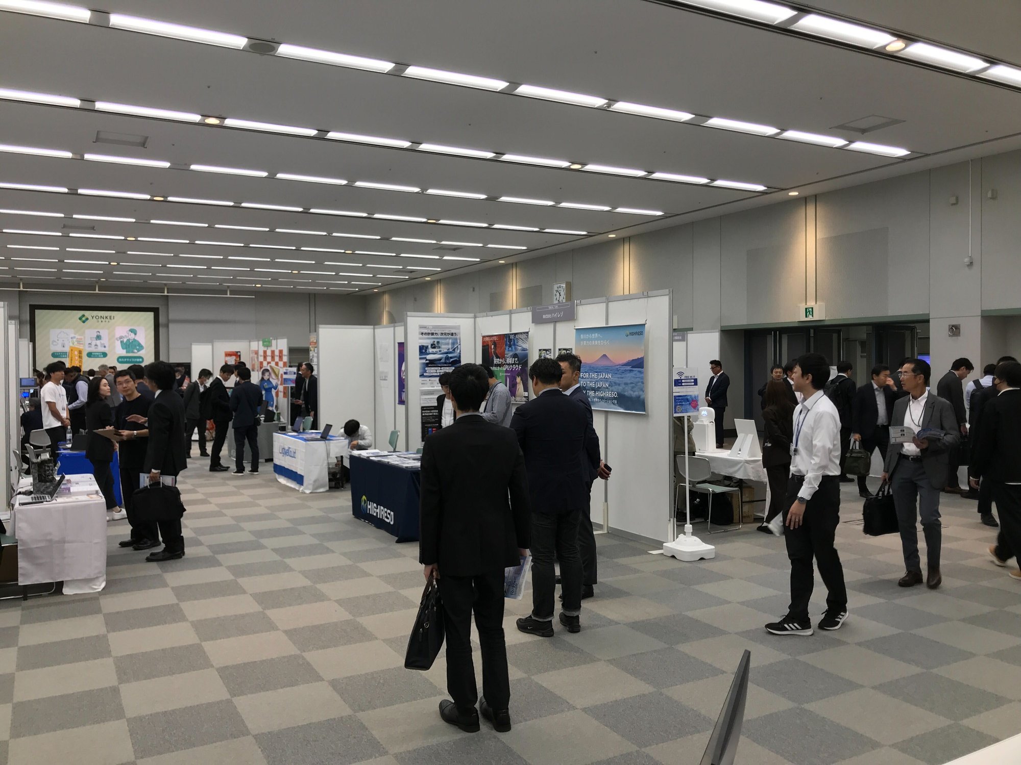 かがわDXフェア2025の会場の様子